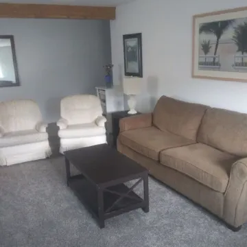 Stylish 2bd lower level  apt in newer constructed south hill home