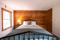 CreeksideCabin at Mt.Rainier dog friendlyFreshOrganicEggs