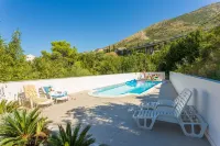 Spacious Family Apartment With Pool - 2-Star
