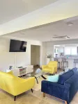 Villa Blue Heaven- 4BR-4BA-4BE, 2 min drive to BEACH!