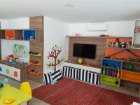 Apt. High standard on the Riviera; 200m from the beach; Air conditioning; 3 bedrooms/2 suites.