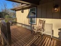 Affordable Rustic Modern Family Home-5 minutes to Town!!