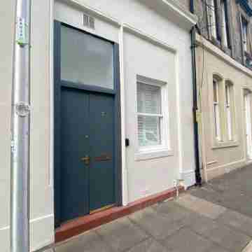 Dalmeny Street Apartment Bright Modern 1 Bed Flat - 10 Mins from City Centre Others