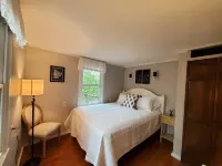 Blue Ridge Mountain Cottage~1 minute from Parkway!