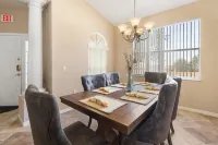 Paradise at Tower Lake 6 bedrooms with swimming pool/spa and movie theater