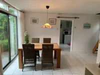 Spacious beach house with its own garden 2 minutes' walk from the sea - de playa