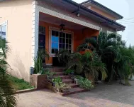 Delightful 2-bedroom apartment with AC in Sekondi-Takoradi Hotel a 
