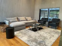 Contemporary home with pool and tennis court, 3 mins from Sugarbush