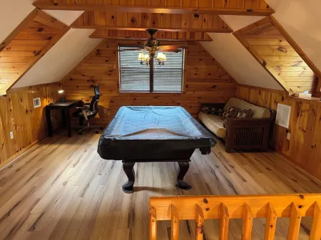 Vacation at a Family & Pet Friendly Cabin in the Blue Ridge Mountains!