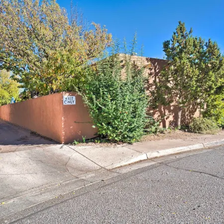 Santa Fe Bungalow about 2 Mi to Downtown!
