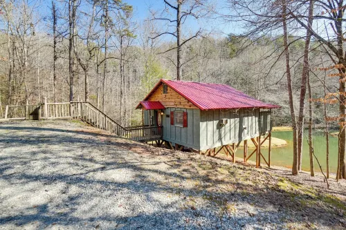 Secluded Family Retreat in Dahlonega w/ Hot Tub! - Balkon