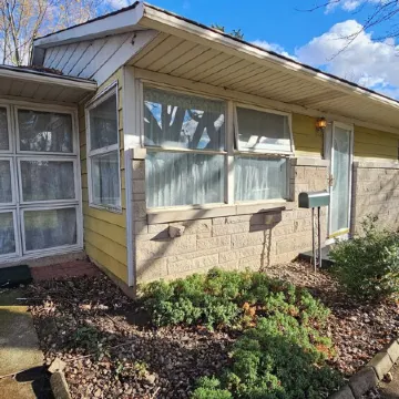 Cozy 3-Bdrm Home, Renovated Bathrooms, Game Rm, Yard & Fast WiFi Dog Friendly