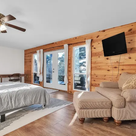 Lakefront Escape On Lake Hudson 5 Bedroom Cabin