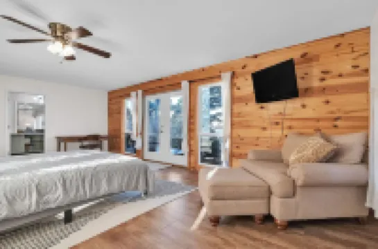 Lakefront Escape On Lake Hudson 5 Bedroom Cabin