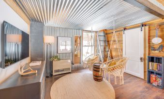 Hike, Fish & Boat: Waterfront Cabin in Ryegate!