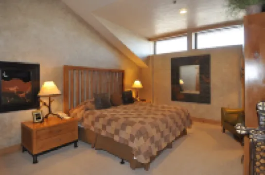 Stunning Penthouse with 3,600 sq, ft, of Luxury Hotels in 