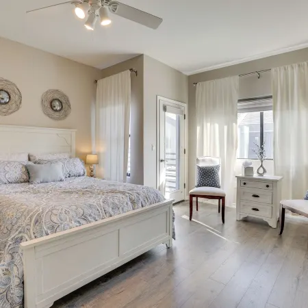 < 1 Mi to Biltmore Fashion Park: Condo w/ Pool!