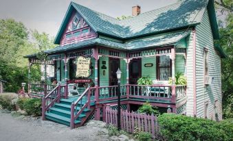 Hidden Springs Bed and Breakfast - Housity