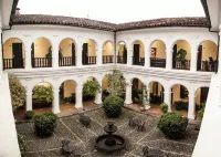 Hotel la Plazuela - С баром