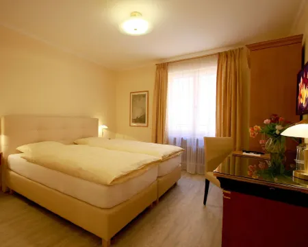 Hotel Garni Golf Hotels in Ascona