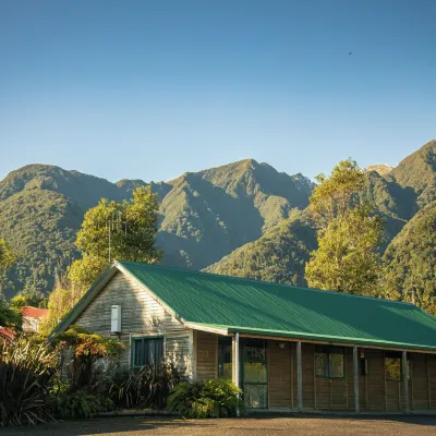 Rainforest Motel Hotels near Fox Glacier South Side walk (start point)
