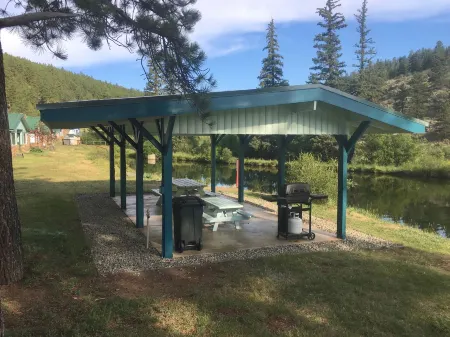 Bailey Lodge Отели в г. Pine Junction Area