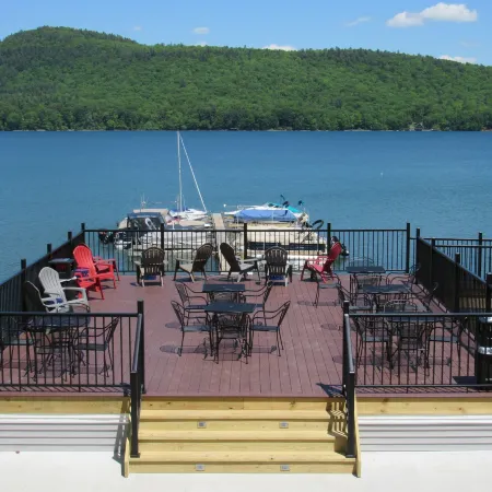 Lake 'N Pines Motel