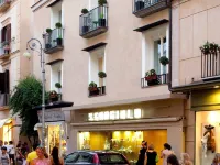 Palazzo Montefusco Отели рядом с достопримечательностью «Площадь Пьяца-Тассо»