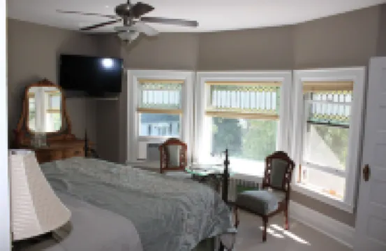 Green Oaks B&B