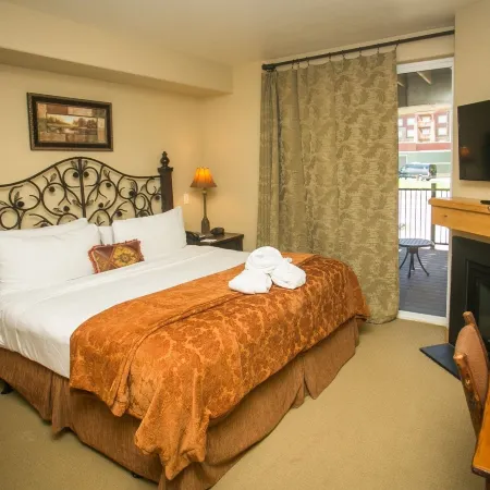 Silverado Lodge Rustic Condo with Private Balcony