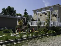 Auberge Jeunesse à Loulou Hotels in Levis