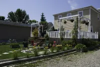 Auberge Jeunesse à Loulou Hôtels à : 