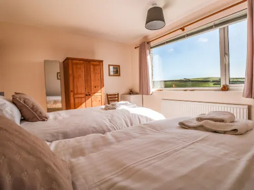 33 Weymouth Park - 2-Star