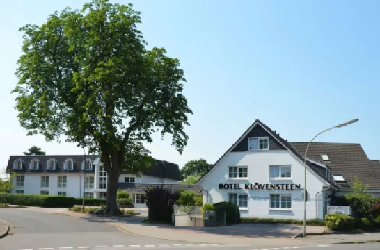Ringhotel Klövensteen Hotels near Rissen