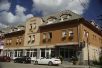 Hotel Vadászkürt Superior Hoteles cerca de Prohászka-emlékmű