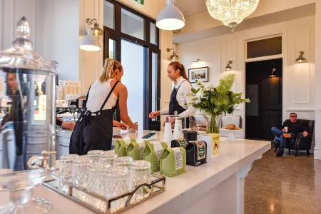 Aloha Central Platinum Apartments Отели рядом с достопримечательностью «Кейв Гарден»