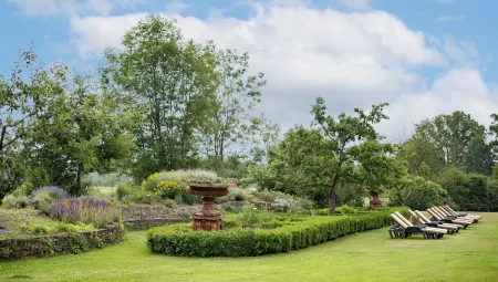 Landhuishotel de Bloemenbeek Отели в г. Lattrop-Breklenkamp