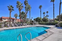Palm Springs Abode w/ Pool Access, Near Golfing - appartements de vacances