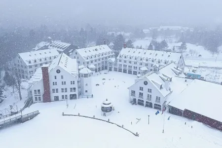 Sleeps 16+Hottub+Sauna+Pet Friendly+7 Min to Skiing Отели рядом с достопримечательностью «Уотервилл Вэлли Резорт»