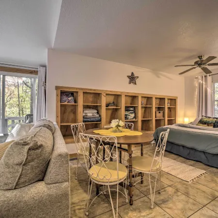 Sky Loft Bryson Studio 1 Mi from Fontana Lake!