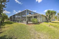 Lanai & Heated Pool: Stunning Cape Coral Getaway - Parkering