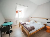 Jacques Brel Hostel Các khách sạn gần Trung tâm triển lãm sinh học Le Botanique