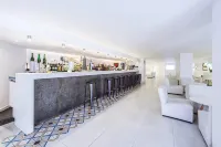 Fergus Style Cala Blanca Suites - bar