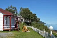 Motel et Chalets Bo-Fleuve Evangeline Hotels in Saint-Simeon