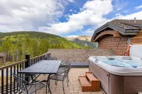 Amazing Pet-Friendly Executive Home, Ski-in Walk-Out - LR884 by Redawning - Bungalows