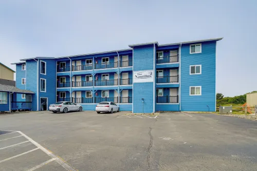 Ocean Shores Condo w/ Balcony < 1 Mi to Beach! - 3-Star