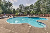 Gull Lake All-Season Getaway w/ Private Deck - Pools