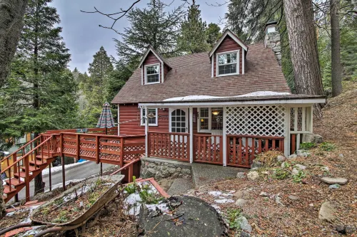 Vintage 'Snow White' Cottage ~ 2 Miles to Village! - Pet Friendly