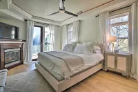 Luxe Getaway w/ Riverfront Views in Grants Pass! - مطابخ