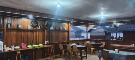 Happy Homestay Arborek Отели рядом с достопримечательностью «WTC (Waisai Torang Cinta)»